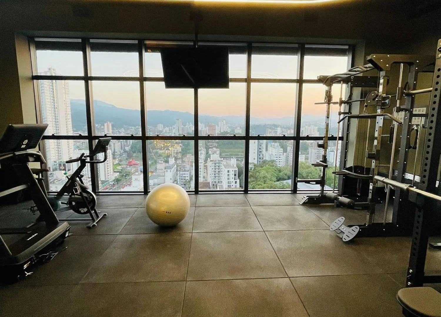 شقة Loft Up 1309 | Mobiliado | Wifi | Piscina | بلوميناو